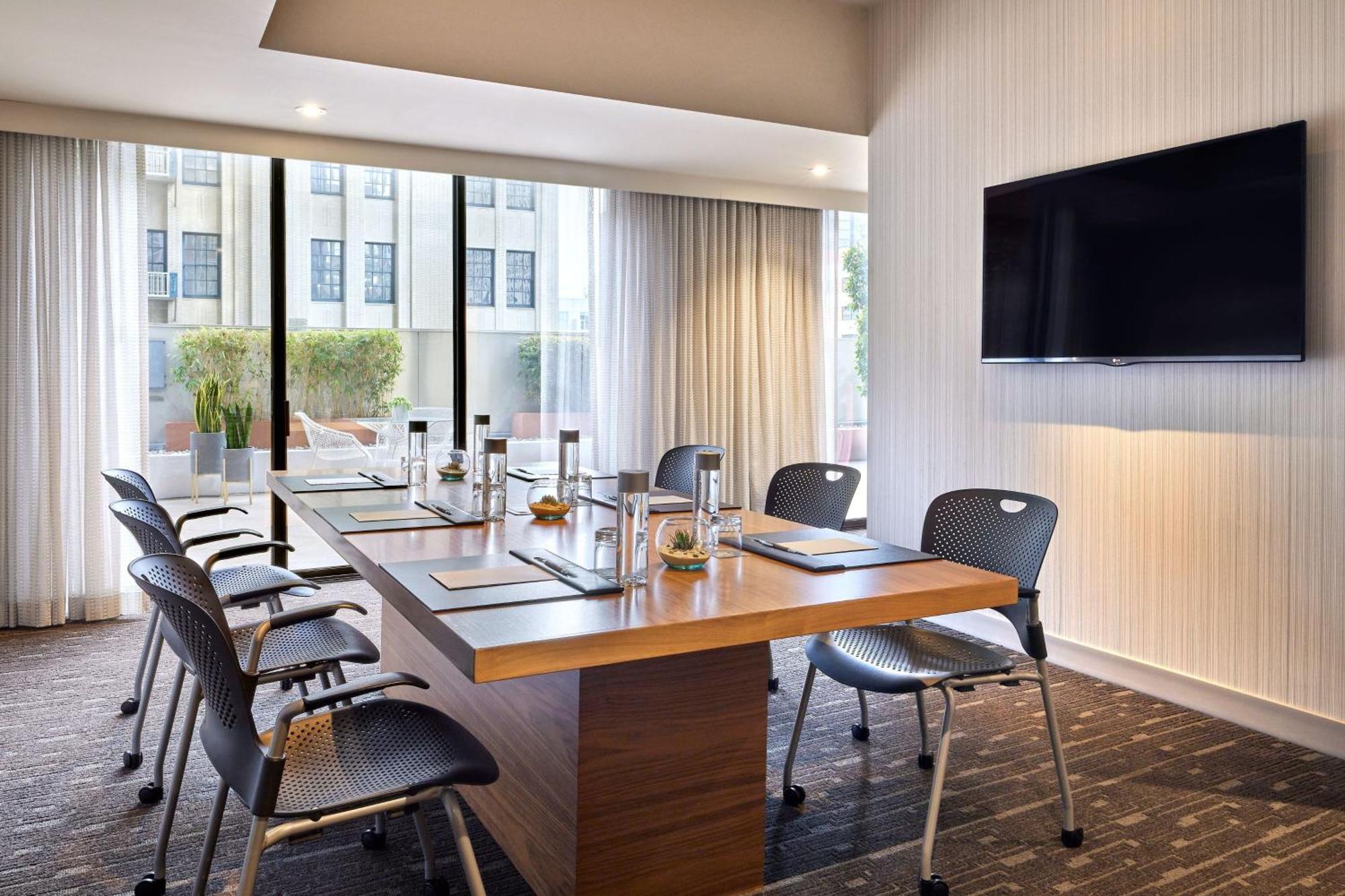 Sheraton Grand Лос Анджелис Екстериор снимка