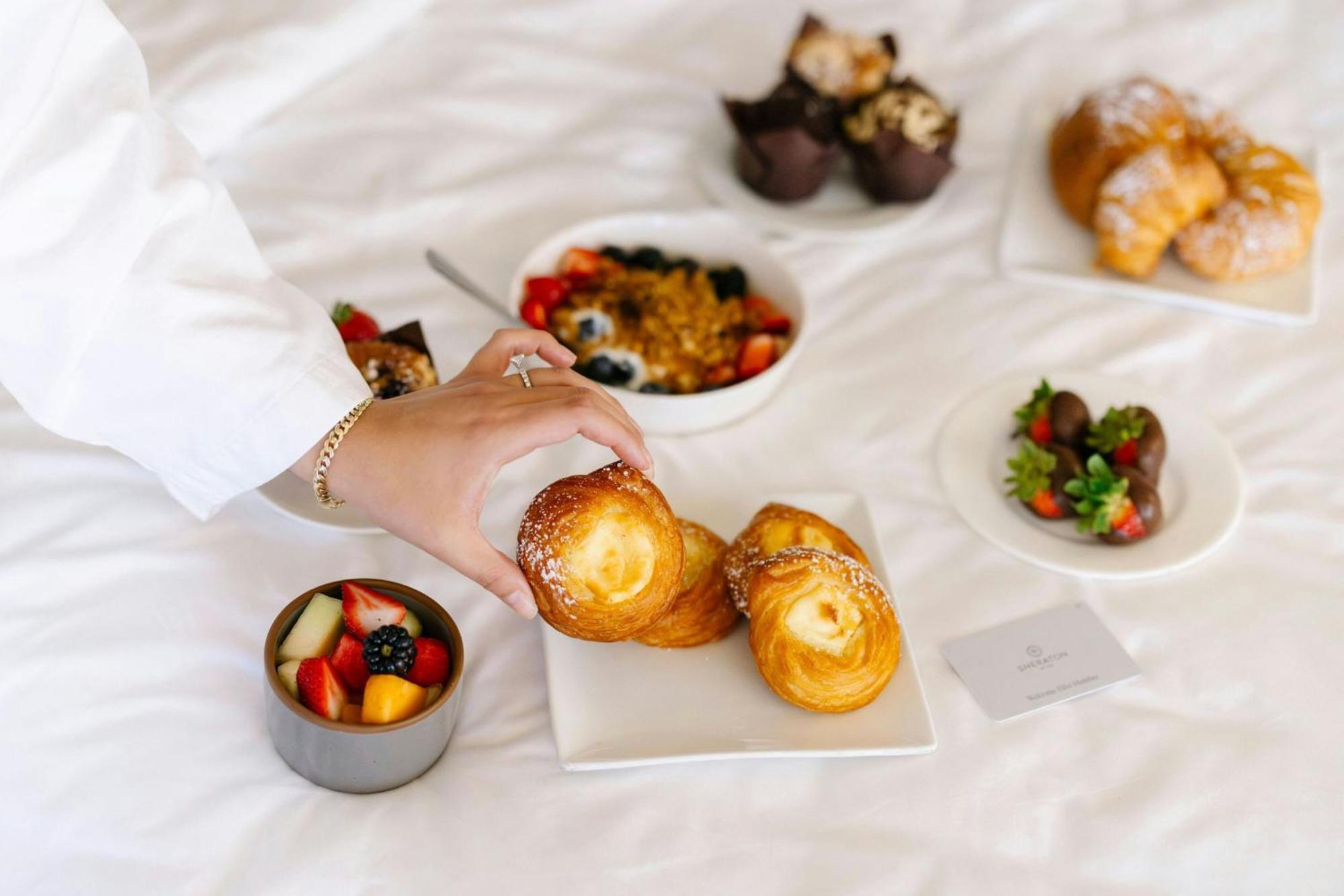 Sheraton Grand Лос Анджелис Екстериор снимка
